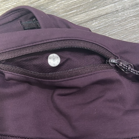 Lululemon speed shorts size 6 good used condition - Picture 4 of 5